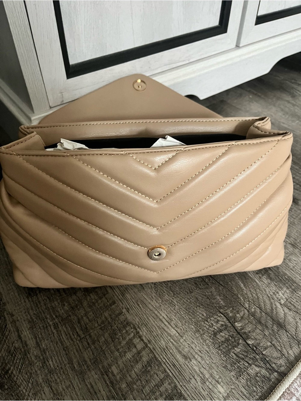 Chain Strap Flap - Picture 3 of 4